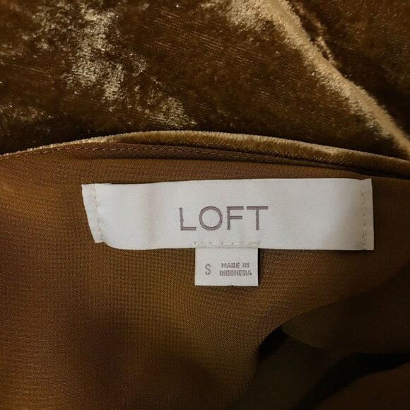 LOFT - WOMEN'S SMALL - GOLD SLEEVELESS V NECK VELOUR HOLIDAY CAMISOLE TANK - Picture 4 of 5
